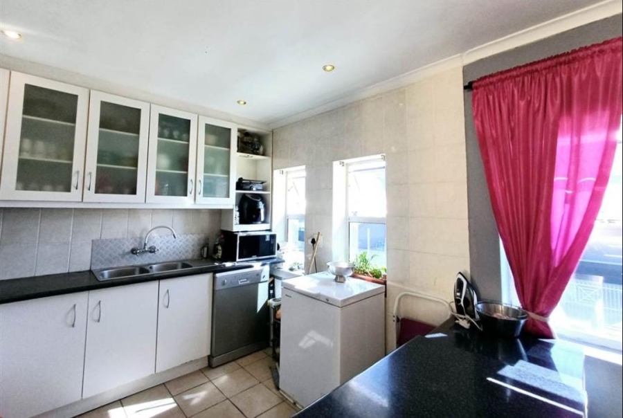 To Let  Bedroom Property for Rent in Surrey Estate Western Cape